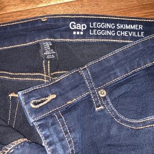 Gap- Cropped DarkWash Jeans size 10